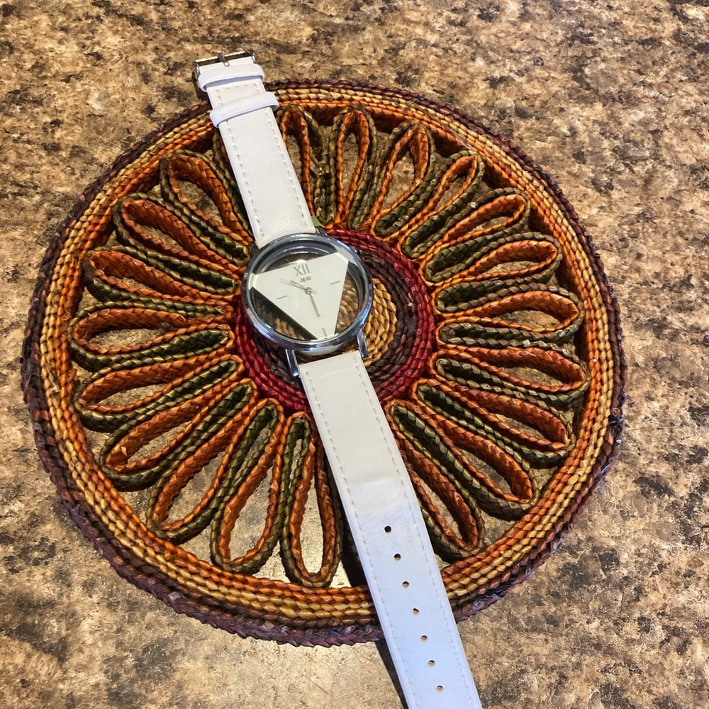 JiS white leather transparent triangle transparent watch